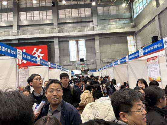 招聘会现场